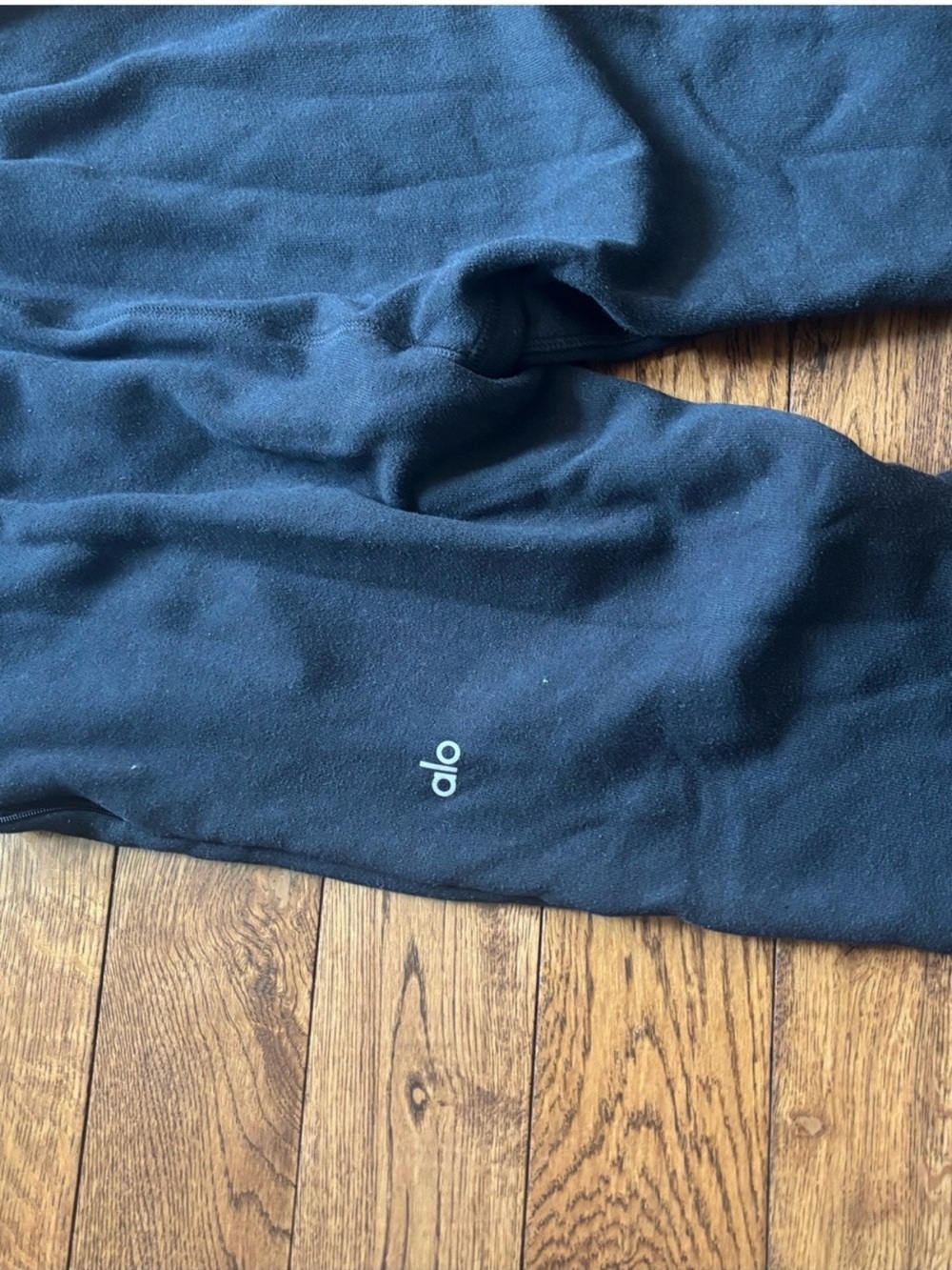 ALO Yoga Men’s black Sweatpants with Small Logo